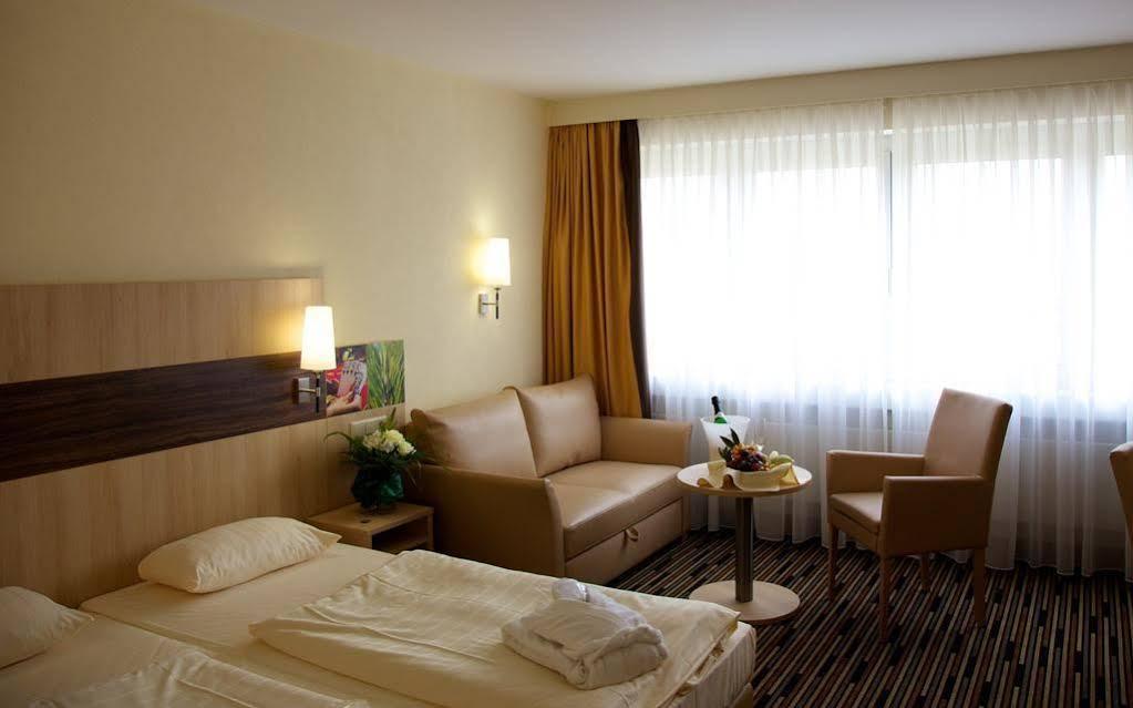 Kurpark-Hotel Bad Duerkheim Exterior photo